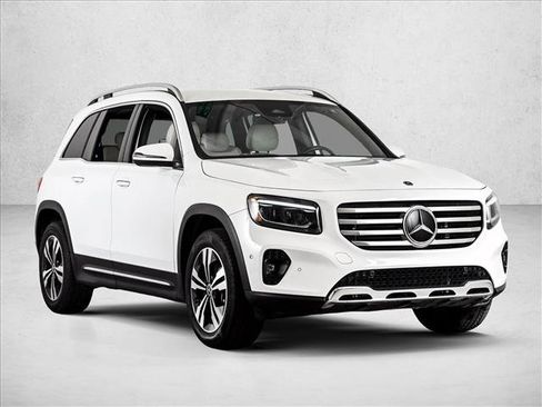 Used 2025 Mercedes-Benz GLB 250 image 3