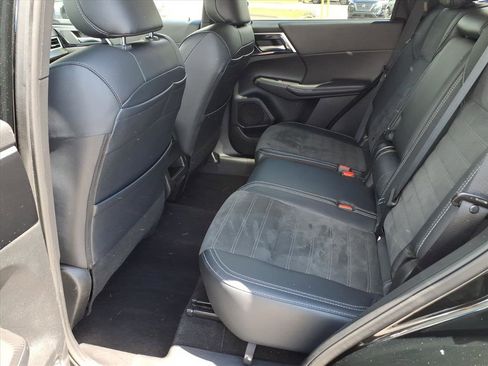 Used 2024 Mitsubishi Outlander SE AWD/4WD image 5