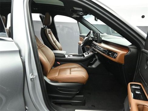 Used 2022 Lincoln Aviator Reserve w/ Equipment Group 201A image 33