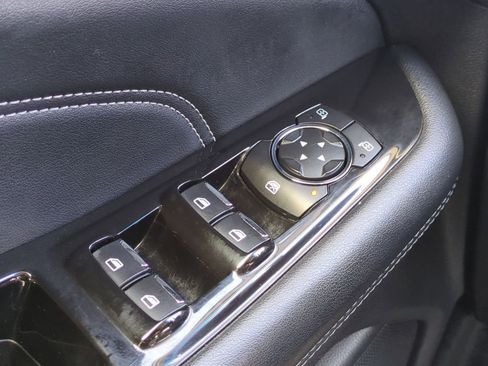 Used 2018 Ford Edge Titanium image 19