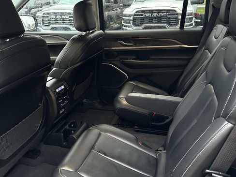 Used 2022 Jeep Grand Cherokee L Limited image 4