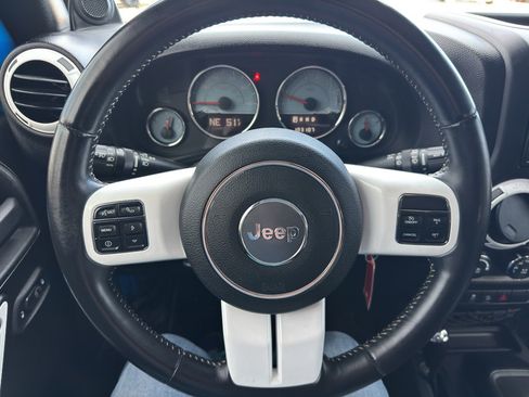 Used 2014 Jeep Wrangler Unlimited Sahara image 21