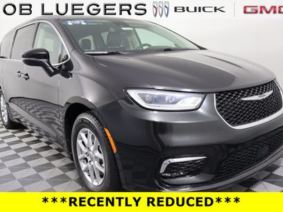 Used 2023 Chrysler Pacifica Touring-L