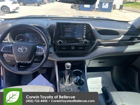 Certified 2021 Toyota Highlander XLE AWD/4WD image 20