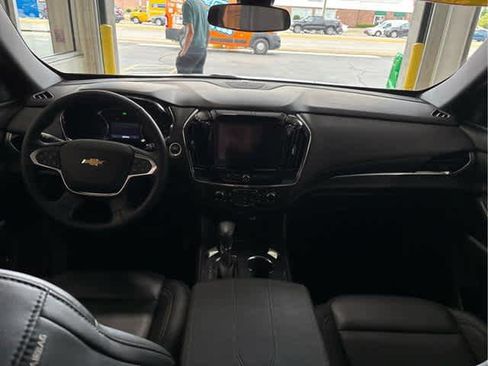 Used 2023 Chevrolet Traverse LT image 8