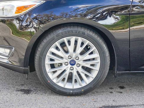 Used 2017 Ford Focus Titanium w/ Titanium Technology Package image 10