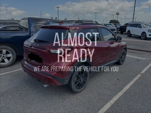 Used 2023 Nissan Kicks SR w/ Exterior Package FWD image 4