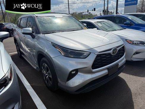 Used 2022 Toyota Highlander XLE image 1