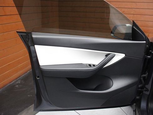 Used 2020 Tesla Model Y Long Range image 58