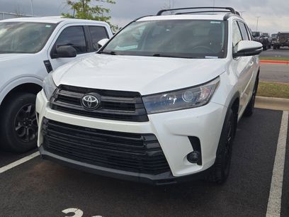 Used 2019 Toyota Highlander SE