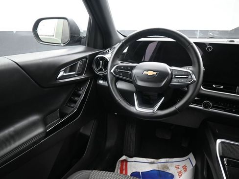 Used 2025 Chevrolet Equinox LT AWD/4WD image 13