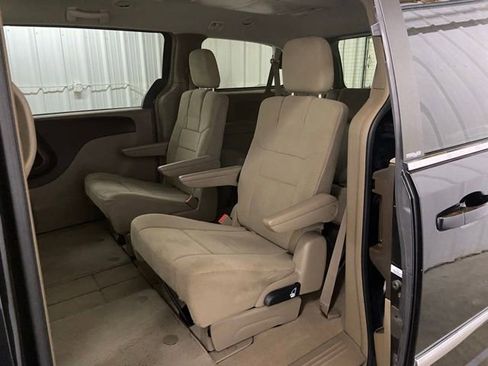 Used 2014 Chrysler Town & Country Touring image 22