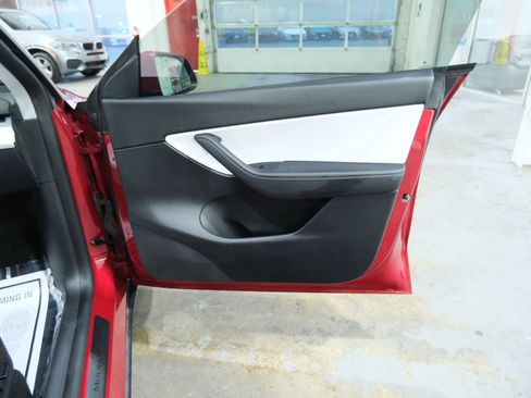 Used 2021 Tesla Model Y Performance image 32