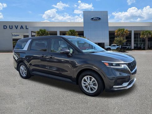 Used 2024 Kia Carnival LX image 2