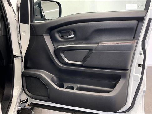 Used 2021 Nissan Titan PRO-4X image 26
