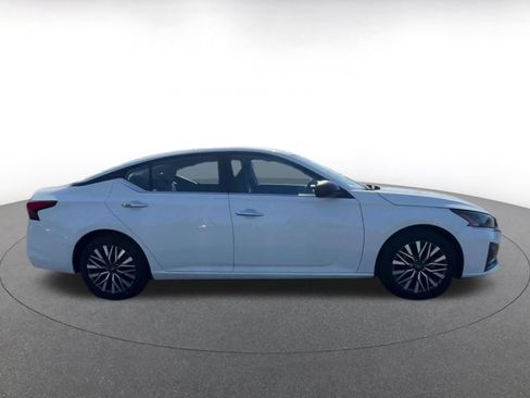 Used 2025 Nissan Altima 2.5 SV FWD image 16