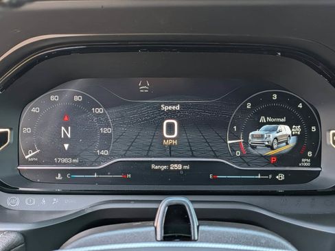 Used 2024 GMC Yukon Denali w/ Denali Reserve Package image 18