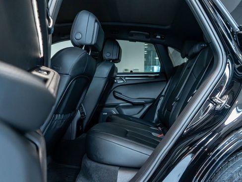 Certified 2026 Porsche Macan AWD/4WD image 24