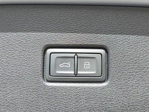 Used 2023 Audi SQ5 Premium Plus w/ Premium Plus Package image 17