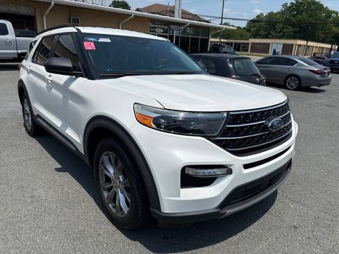 Used 2020 Ford Explorer XLT w/ Equipment Group 202A RWD image 2