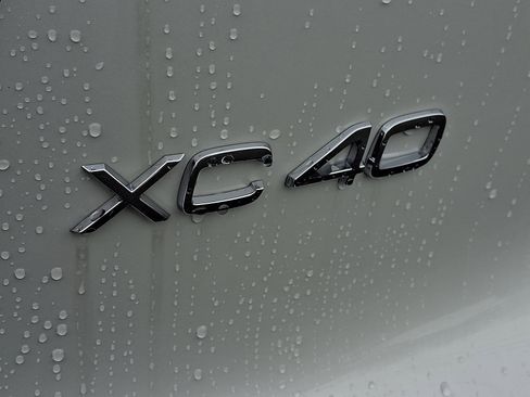 New 2026 Volvo XC40 B5 Plus w/ Protection Package Premier image 15