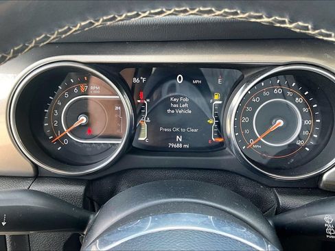Used 2019 Jeep Wrangler Unlimited Sahara AWD/4WD image 13