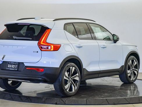 Certified 2025 Volvo XC40 B5 Plus w/ Climate Package image 5