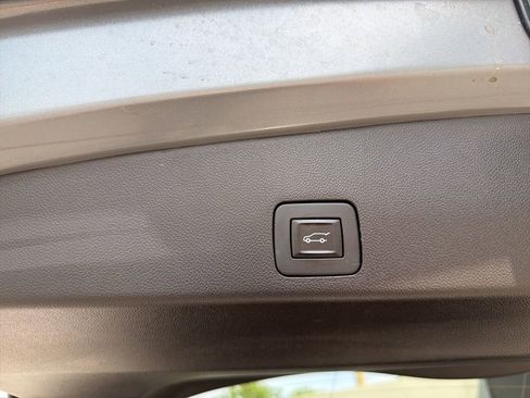 Used 2022 Buick Encore GX Essence w/ Experience Buick Package AWD/4WD image 17