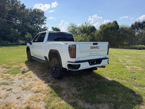 Used 2026 GMC Sierra 2500 AT4 w/ AT4 Preferred Package AWD/4WD image 3