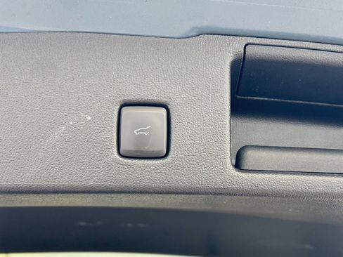 Certified 2025 Ford Escape Platinum w/ Premium Technology Package image 8