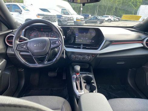 Used 2024 Chevrolet Trax RS w/ Sunroof Package FWD image 39