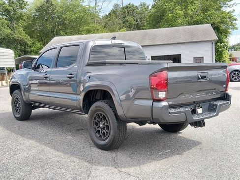 Used 2022 Toyota Tacoma SR5 w/ Technology Package RWD image 5