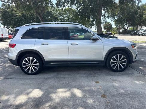 Used 2020 Mercedes-Benz GLB 250 w/ Premium Package image 6
