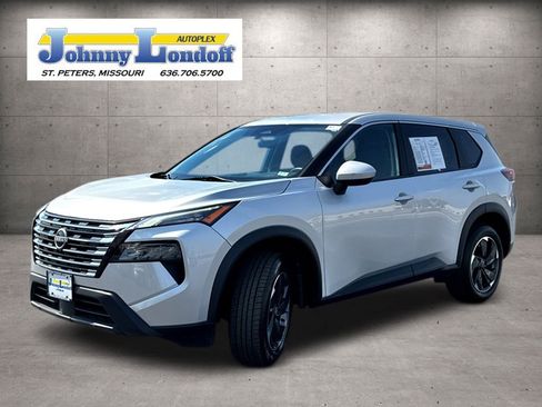 Used 2024 Nissan Rogue SV image 4