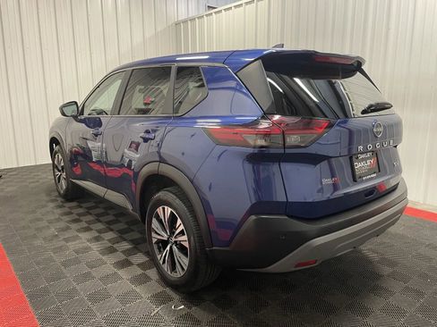 Used 2023 Nissan Rogue SV image 2