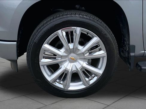Used 2023 Chevrolet Silverado 1500 High Country w/ High Country Premium Package AWD/4WD image 11