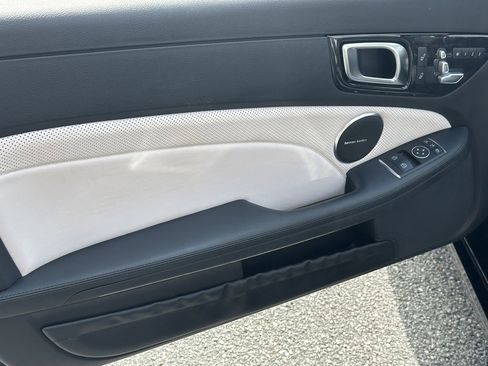 Used 2017 Mercedes-Benz SLC 43 AMG image 11