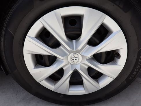 Used 2017 Toyota Corolla L FWD image 41