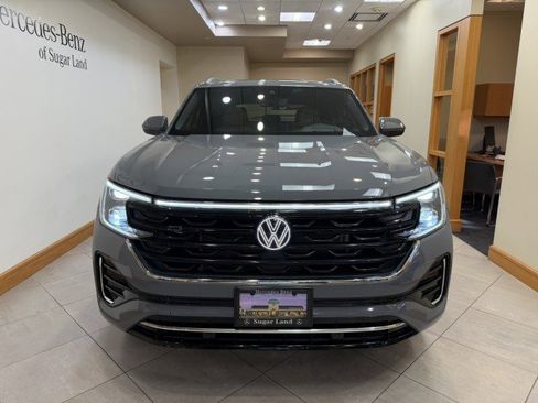 Used 2024 Volkswagen Atlas Cross Sport SEL R-Line image 2