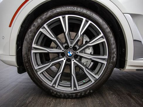 Used 2020 BMW X7 xDrive40i w/ Executive Package image 45