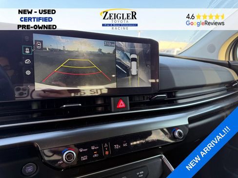 Used 2025 Kia Carnival SX w/ SX Dark Edition Package FWD image 6