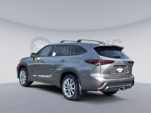 New 2026 Toyota Highlander Limited AWD/4WD image 2