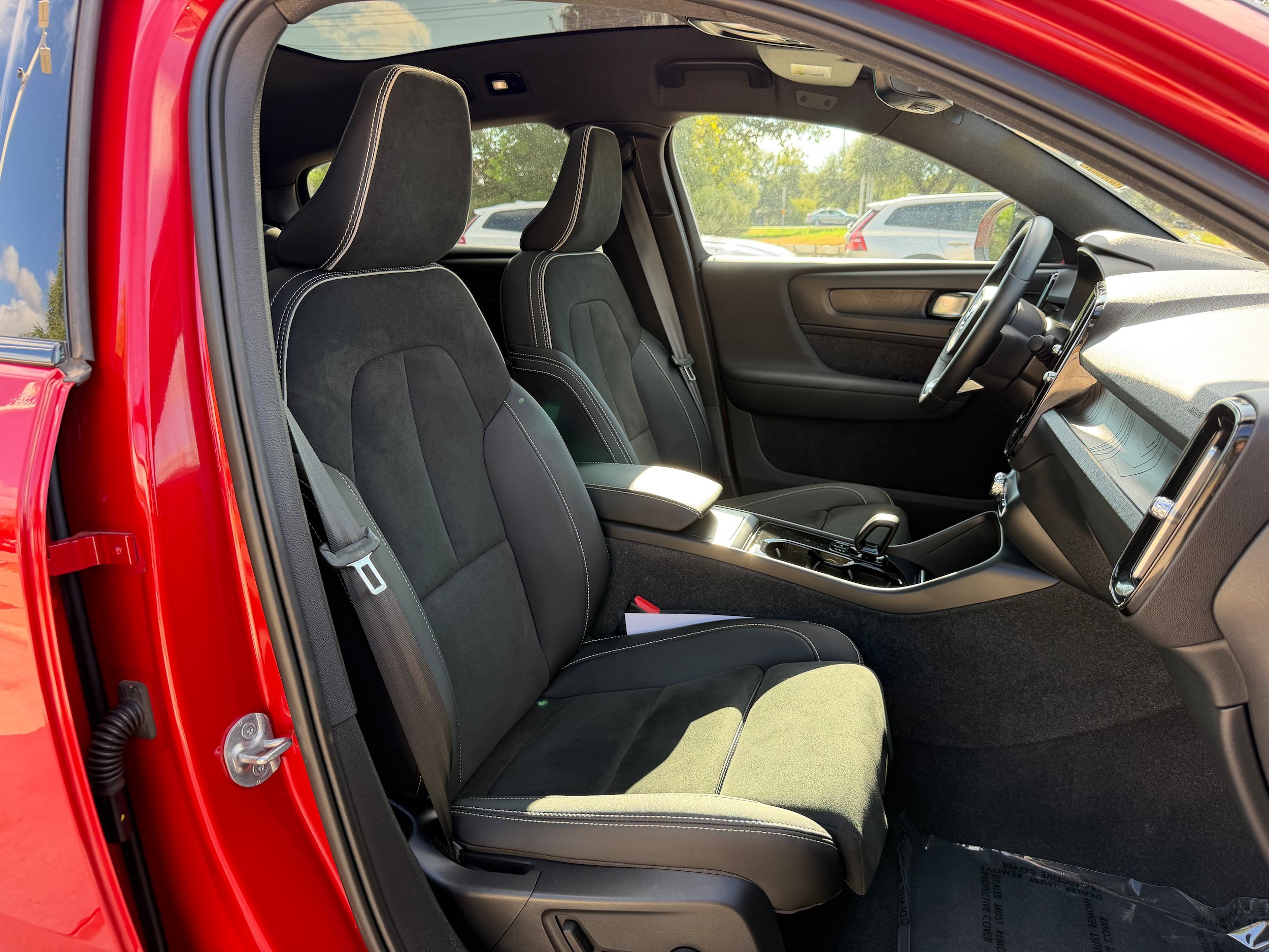 Certified 2023 Volvo C40 P8 Recharge Ultimate AWD/4WD image 10