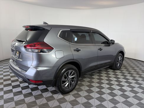 Used 2018 Nissan Rogue S image 10