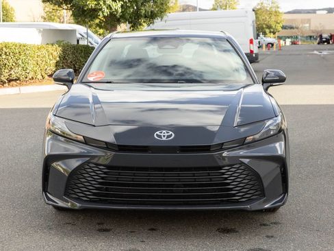 New 2026 Toyota Camry Hybrid FWD image 2
