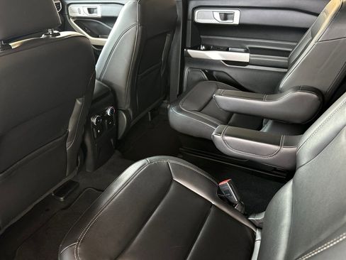 Certified 2022 Ford Explorer XLT w/ Equipment Group 202A RWD image 11