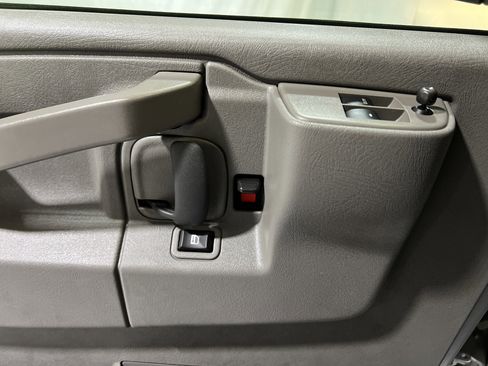 Certified 2025 Chevrolet Express 3500 LT w/ LT Preferred Equipment Group image 24