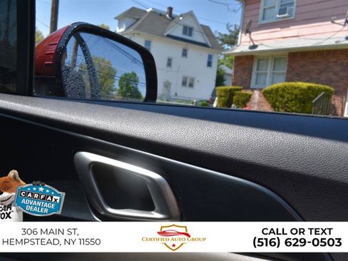 Used 2025 Kia Carnival FWD image 22