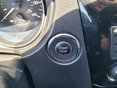 Used 2018 Nissan Rogue SV FWD image 24