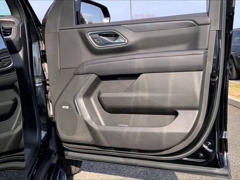 Used 2021 Chevrolet Suburban RST w/ Luxury Package image 19